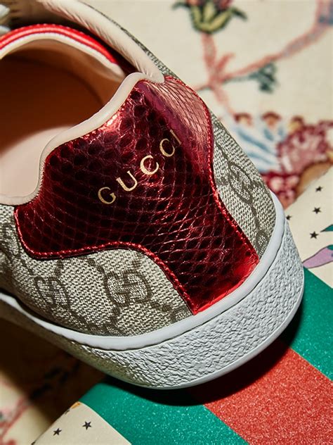 gucci falso giacchetta donna|how to tell gucci shoes were real.